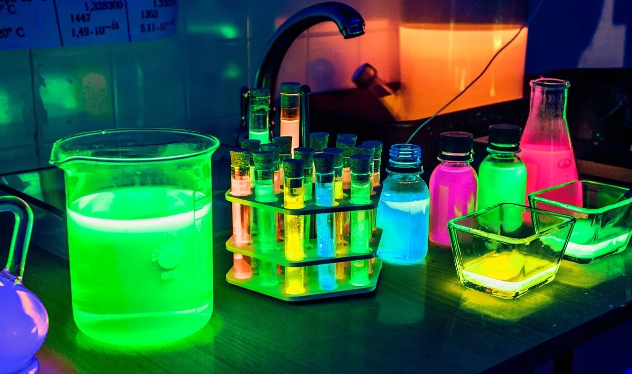 Farbenfroh. флюоресценция радона. химические вещества. люминесценция веществ. свечение вещества.