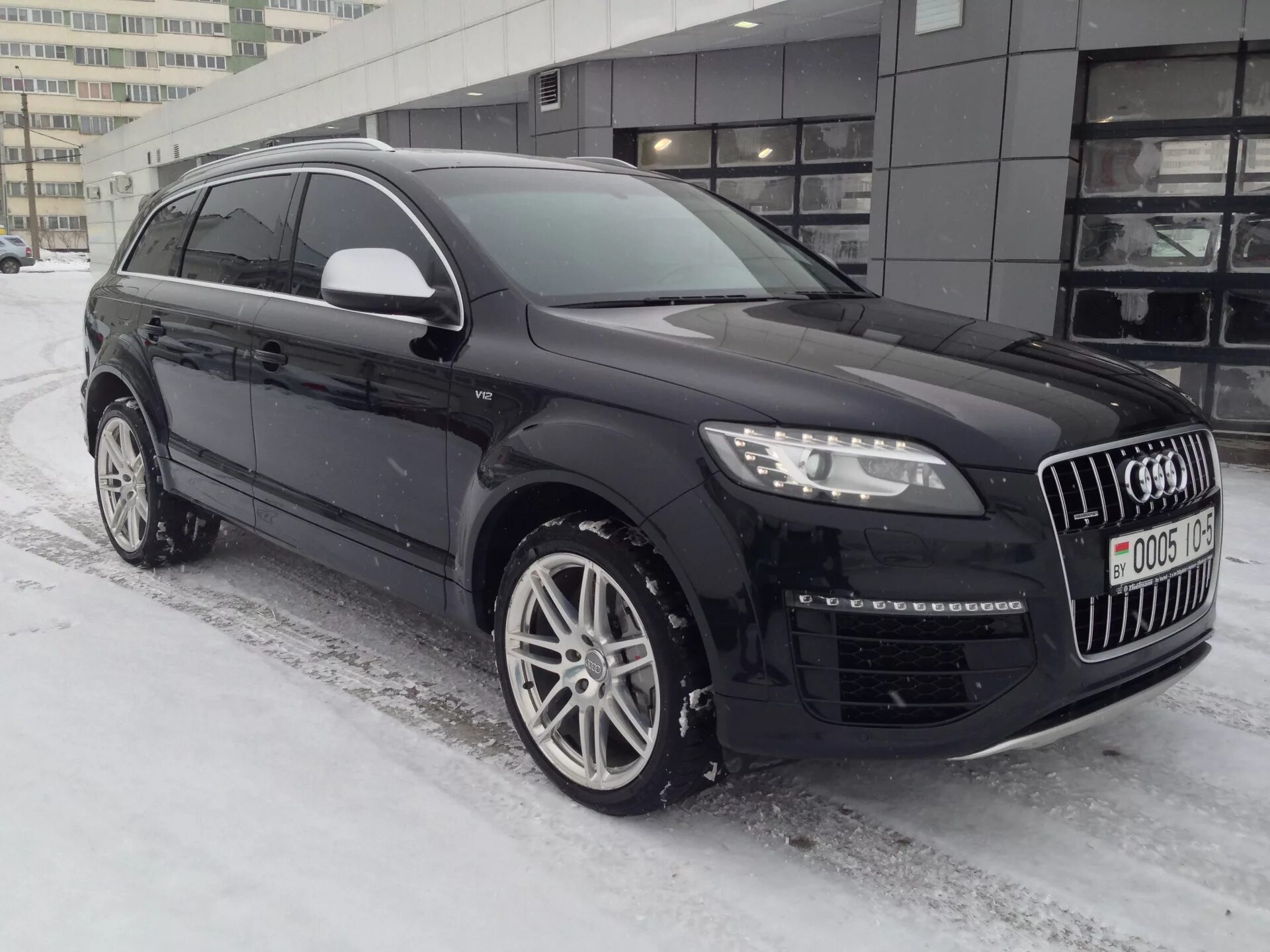 Купить ауди q7 в москве. Audi q7 2013. Audi q7 v12. Audi q7 2013 черная. Audi q7 черный 2009.