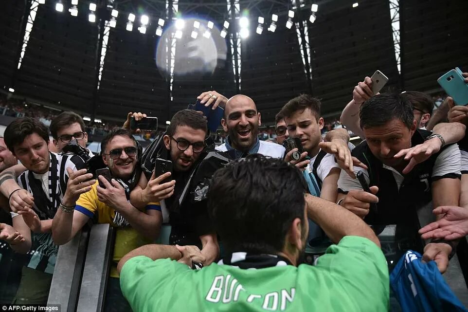 Болельщиков ювентуса. Ультрас ювентуса. буффон завершит карьеру. juventus ultras.