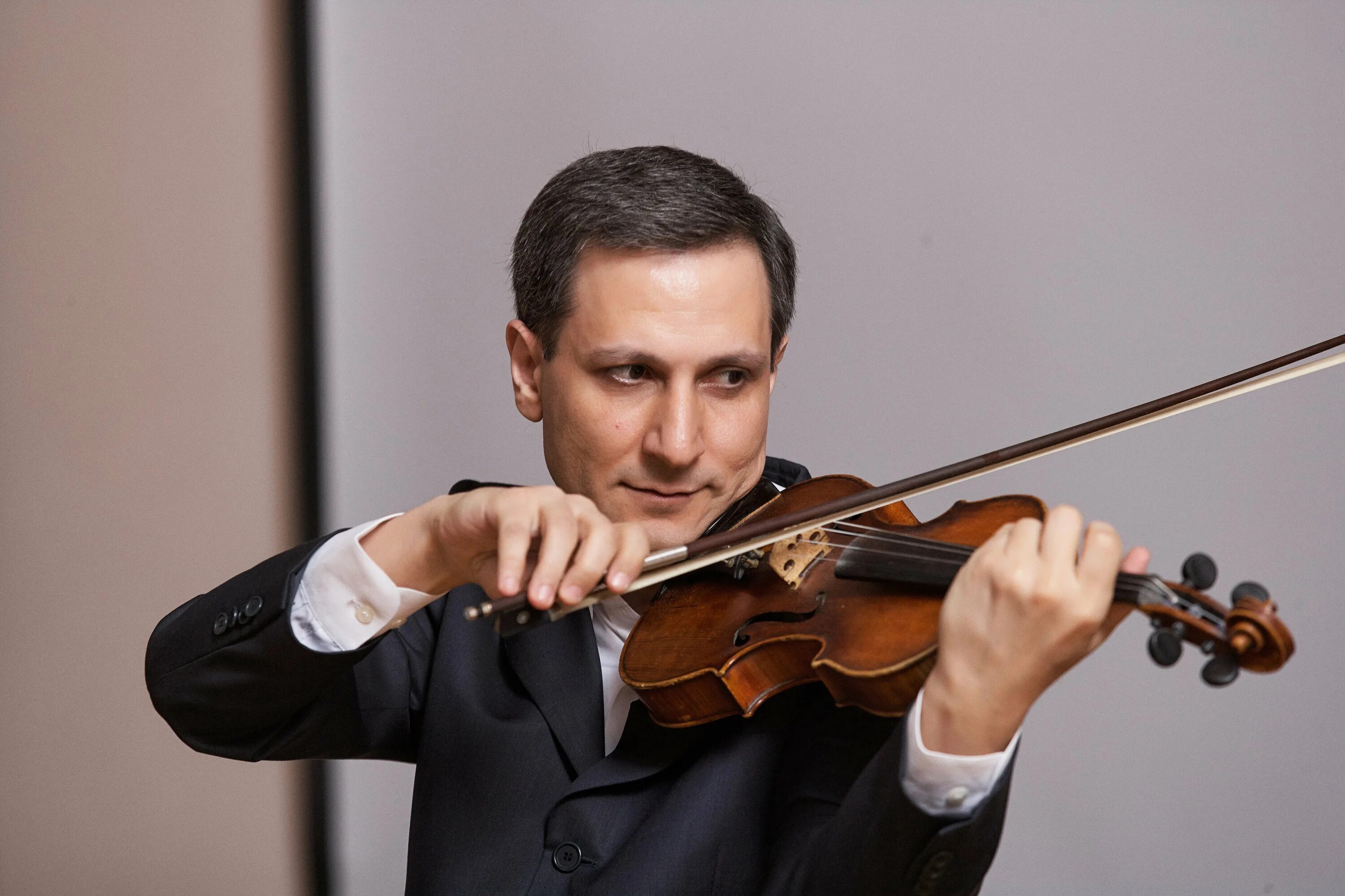 Лев клычков скрипка санкт-петербург. Илья гантварг. Наталья корсакова скрипка. Максим федотов скрипач и дирижер. Веда плеханова скрипка.