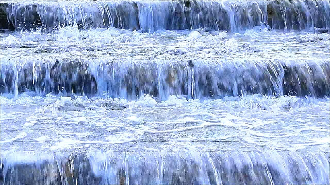 Сонник текущая вода. Текучие воды. Вода стекает. Текущая вода. Вода льется.