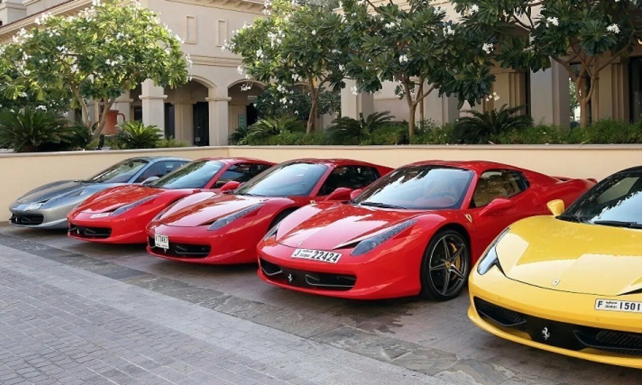 Uae cars. Дубай кар Рентал. Феррари Феррари Дубай. Суперкары в Дубае. Дорогие машины Дубая.