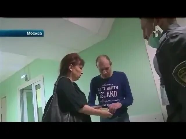 Врач издевается