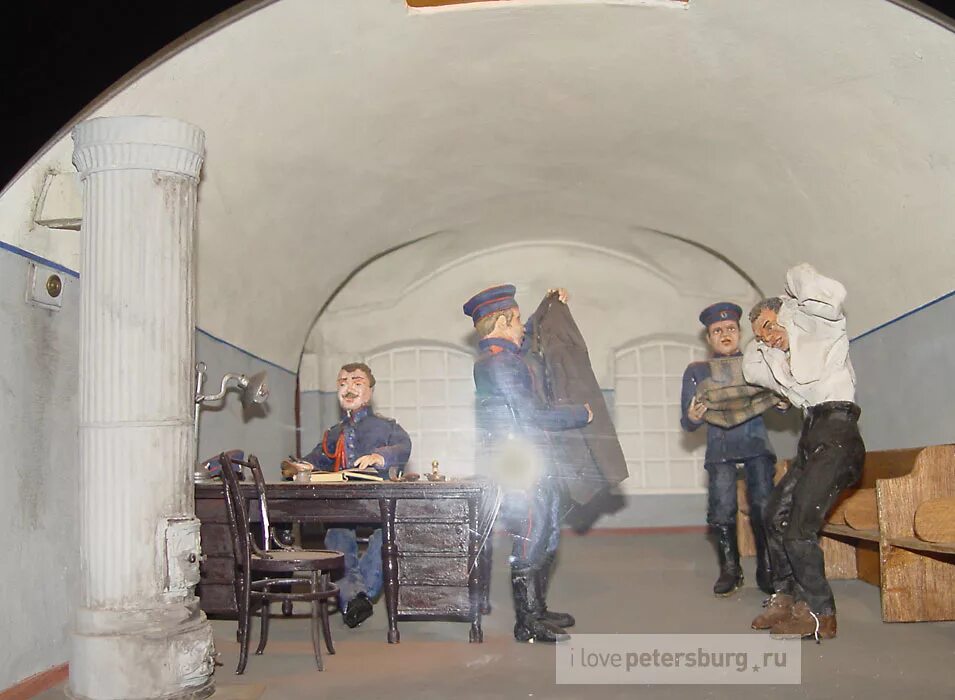 служба в петропавловском. камеры каземата в петропавловской крепости.