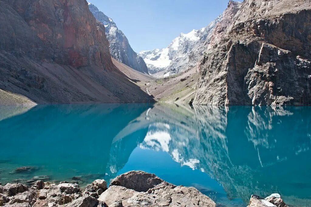 Ала түсті. Озеро большое Алло Фанские горы. Фанские озера Таджикистан. Алаудинские озера Фанские горы. Фанские горы Таджикистан.
