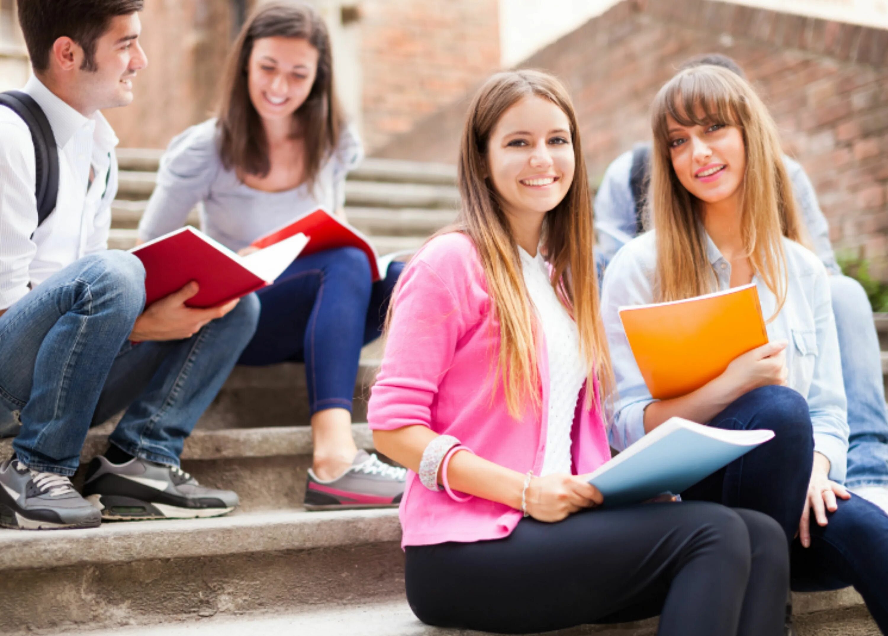 She a college student. Студентка вуза. Красивый студент. Университет студенты. Подросток в университете.