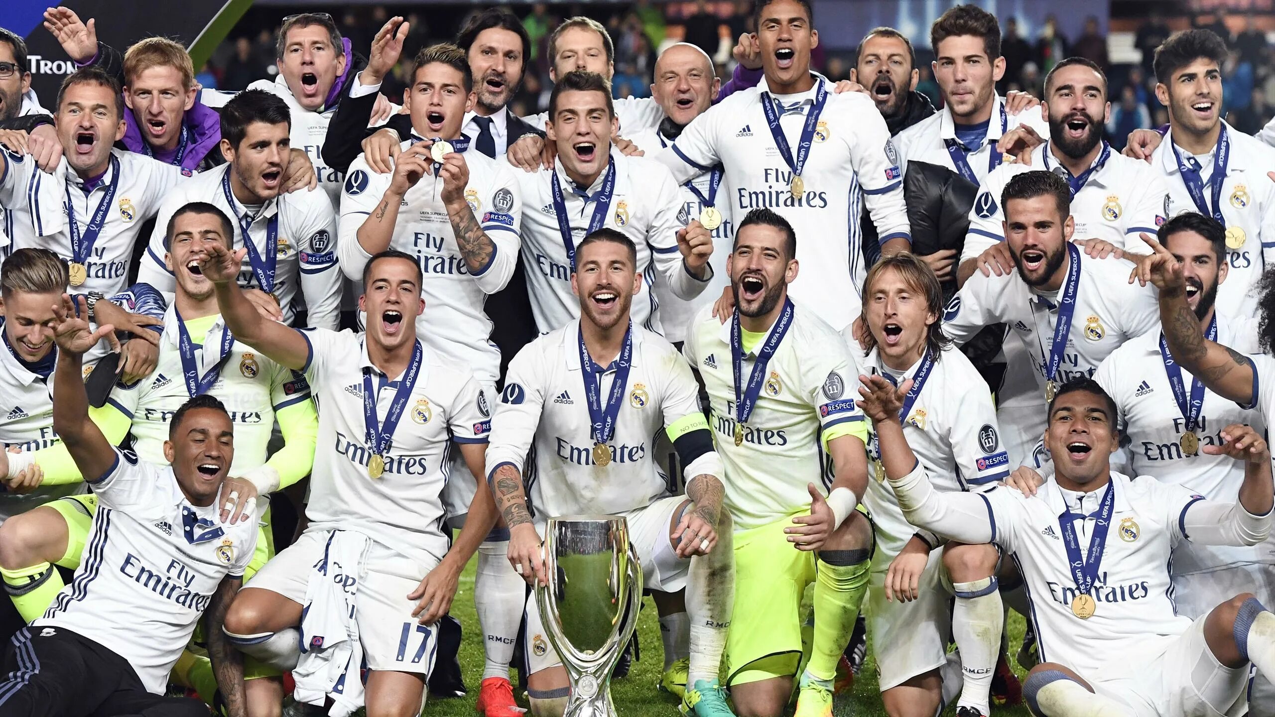 Испанский футбольный клуб реал мадрид. Madrid official. Madrid official. Madrid official. Фк реал 2008.