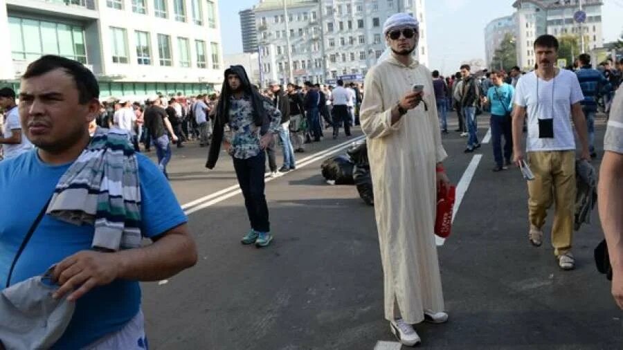 Гастарбайтеры с девушками русскими. Трудовая миграция. Образ мигранта. Миграция женщин. Иммигранты из мексики.