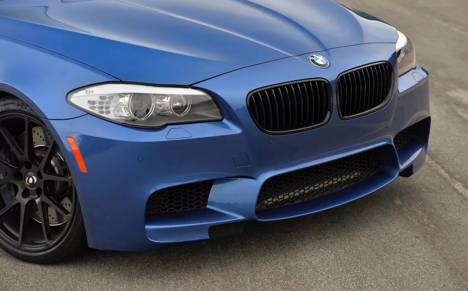 Бмв м5 матовая. BMW m5 f10. BMW m5 f10 Сток. BMW m5 f10 2014. БМВ м5 ф10 синяя.