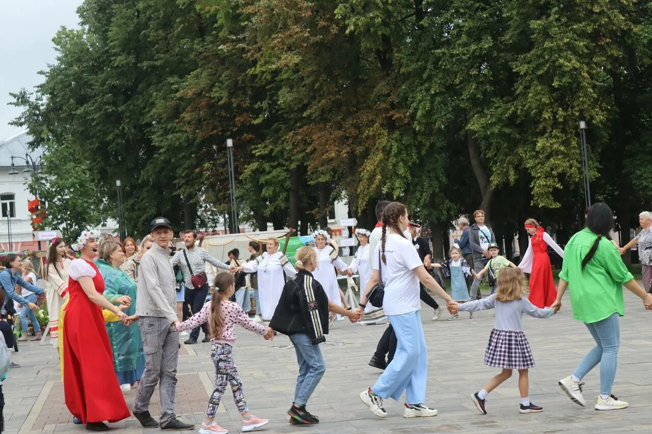 Кдц новый. Фестиваль семейный круг. Суббота праздник. В кругу семьи фестиваль. Соборная площадь.