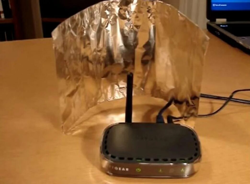 Усилить сигнал wi. Усилить вай фай сигнал роутера. Усилитель WIFI сигнала антенна. WIFI Router усилитель. Усилитель сигнала 5g WIFI.