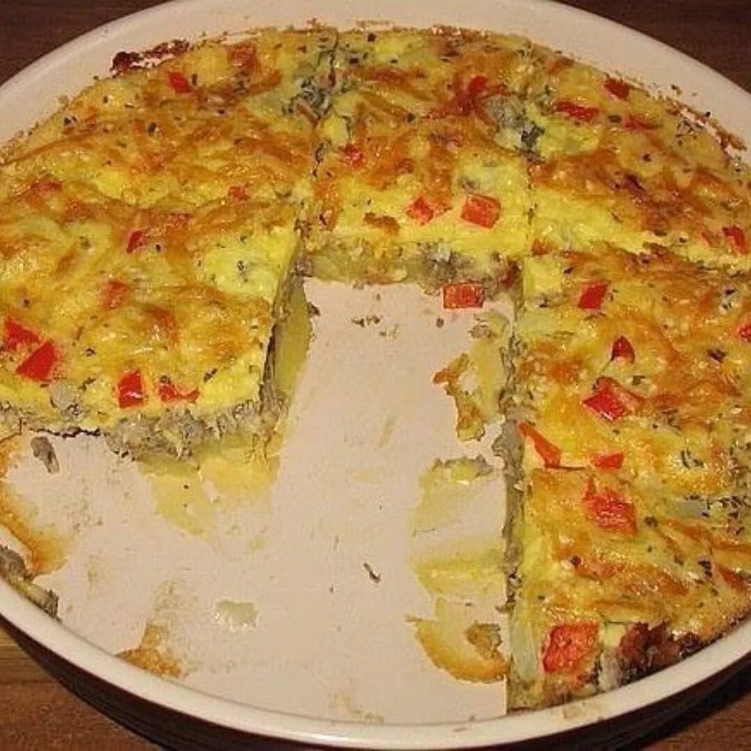 Простой рецепт рыбной консервы. Пирог с консервой рыбной и картошкой. заливной рыбный пирог из консервов. пирог из рыбных консервов с картошкой. картофельный пирог с консервой.