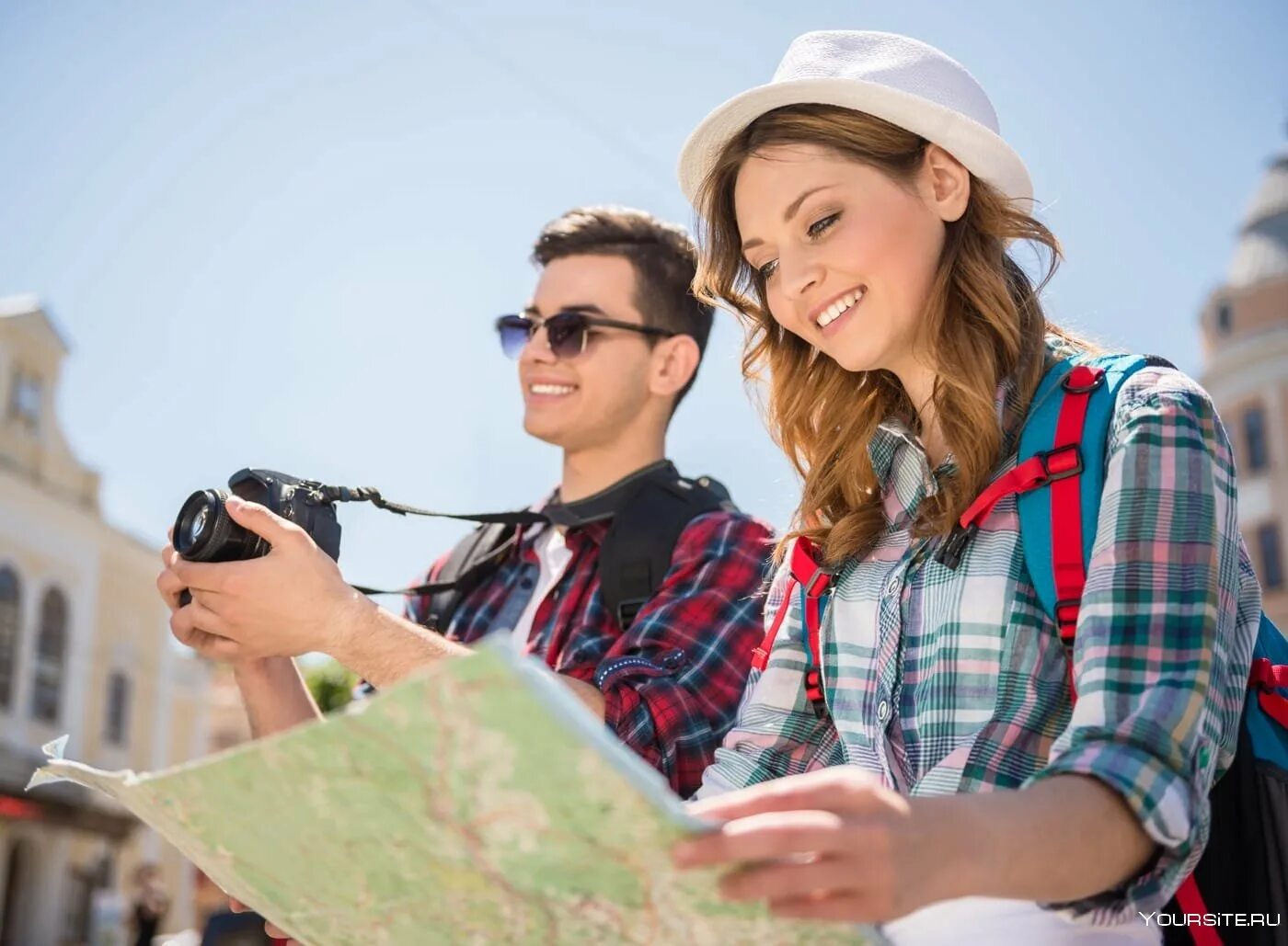 Traveling partner. Молодежный туризм. Подростки путешествия. Молодежь путешествия. Студенты туристы.