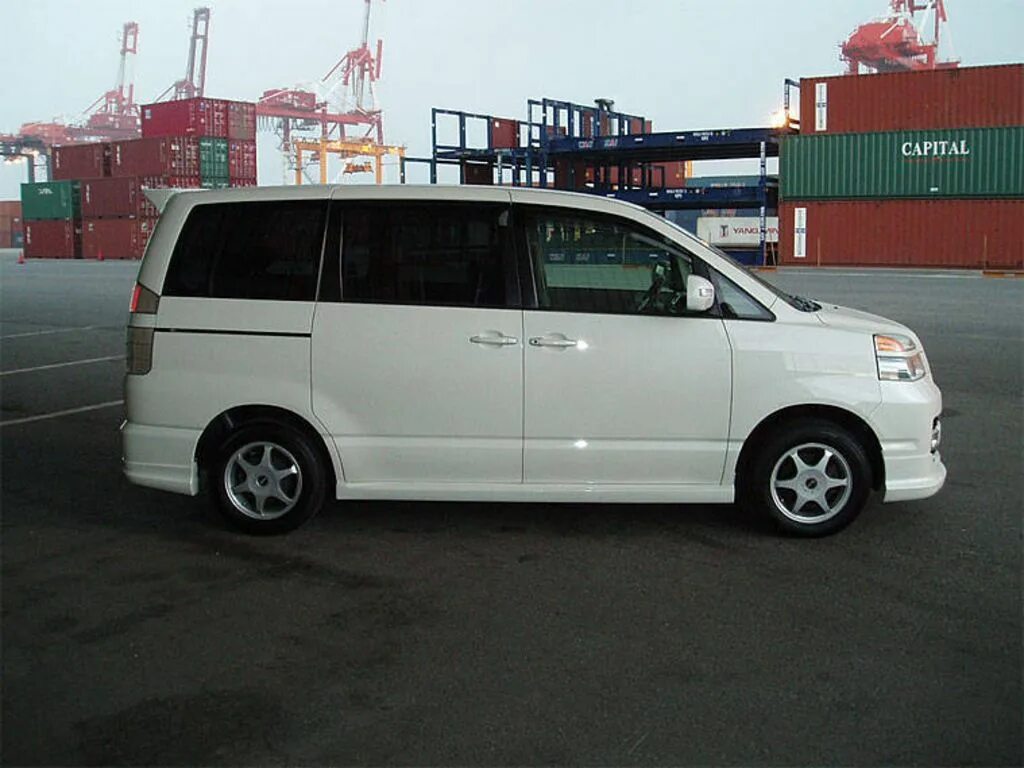 Тойота вокси 2002. Тойота вокси 2012 двигатель. Toyota voxy 2002. Тойота вокси 2007 год. Тойота вокси 2002.