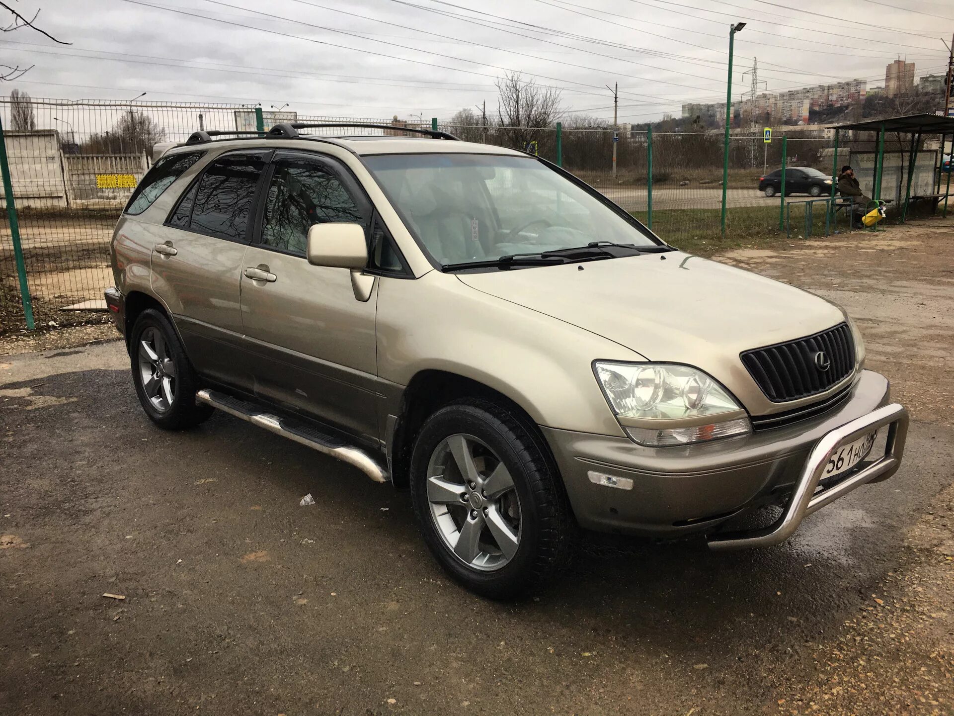 Рх 300 первого поколения. Лексус РХ 300 1. Пороги Lexus rx300 2000. Лексус РХ 300 2000г. Lexus RX 300 подножки.