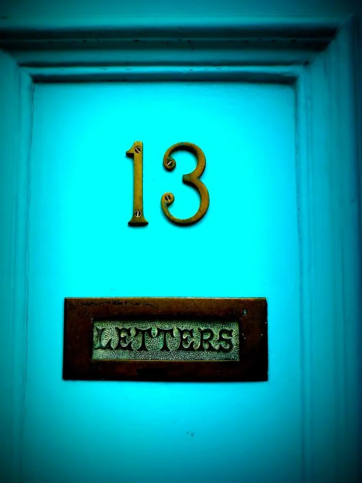 Номер 13. Цифры синие. 3. 13 без фона. Красивая цифра 13.