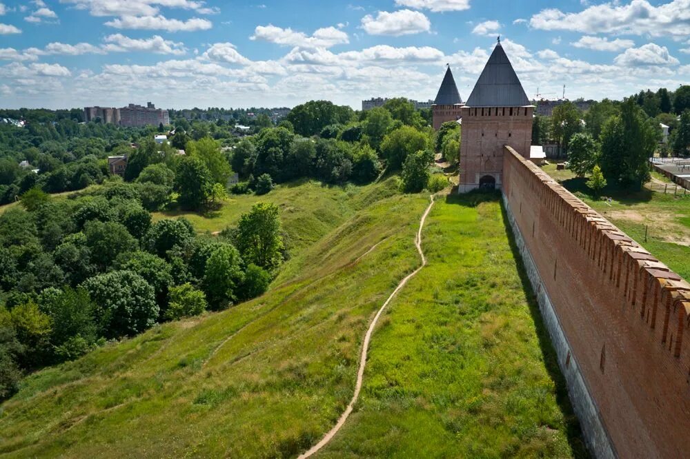 Смоленск где можно купить. Кремлевская стена Смоленск. Смоленская крепость Смоленск.