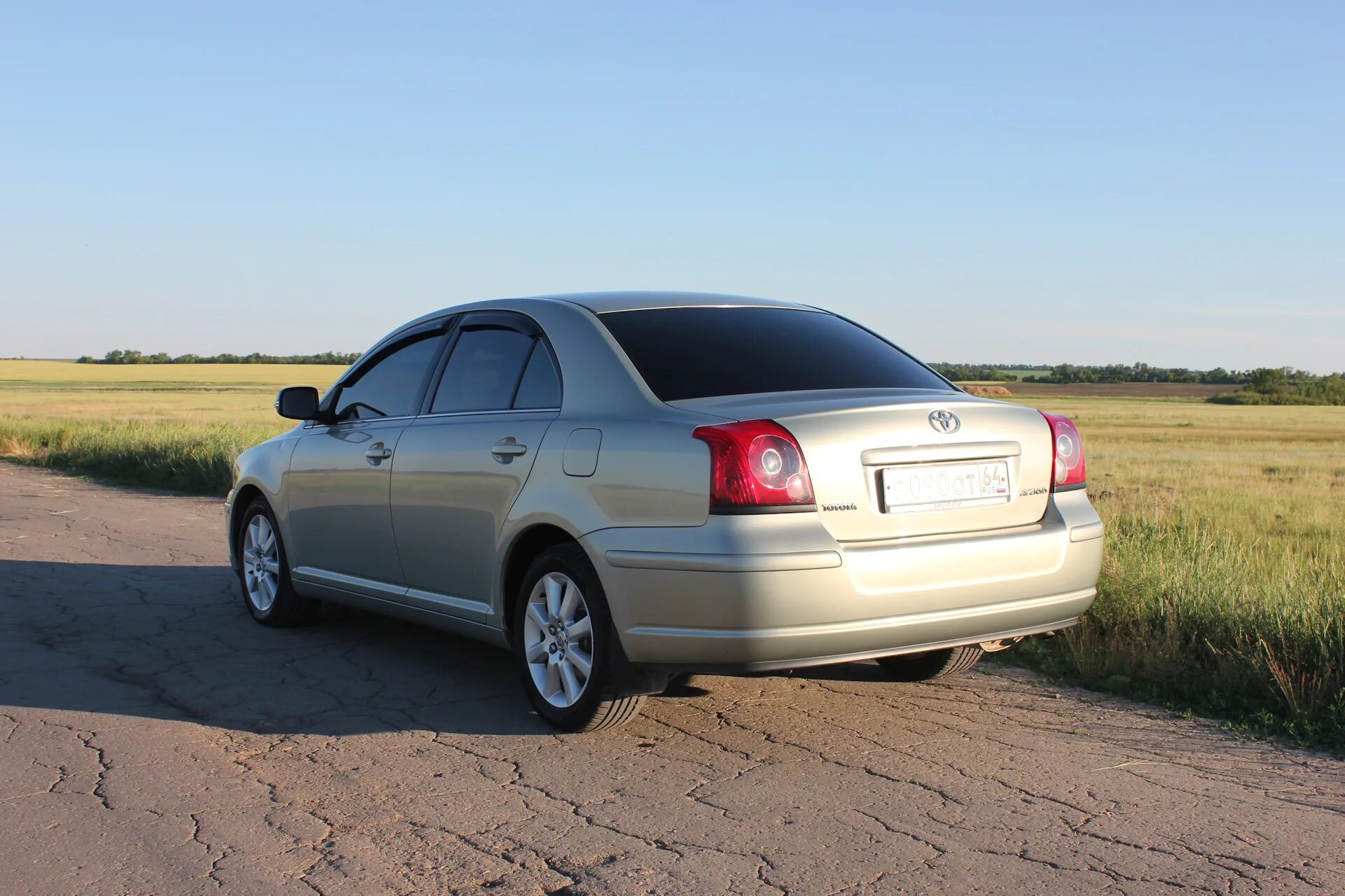 Тойота авенсис краснодарский край. Тойота Авенсис бежевая. Toyota Avensis 1980. Регион 761 Тойота Авенсис. Тойота Авенсис ГАЗ диоргиет.