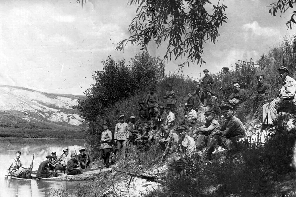 Движение во время вов. Партизанские отряды Кубани 1943. Плавни Кубани 1943. Партизанское движение 1941-1945. Партизанский отряд 1943.