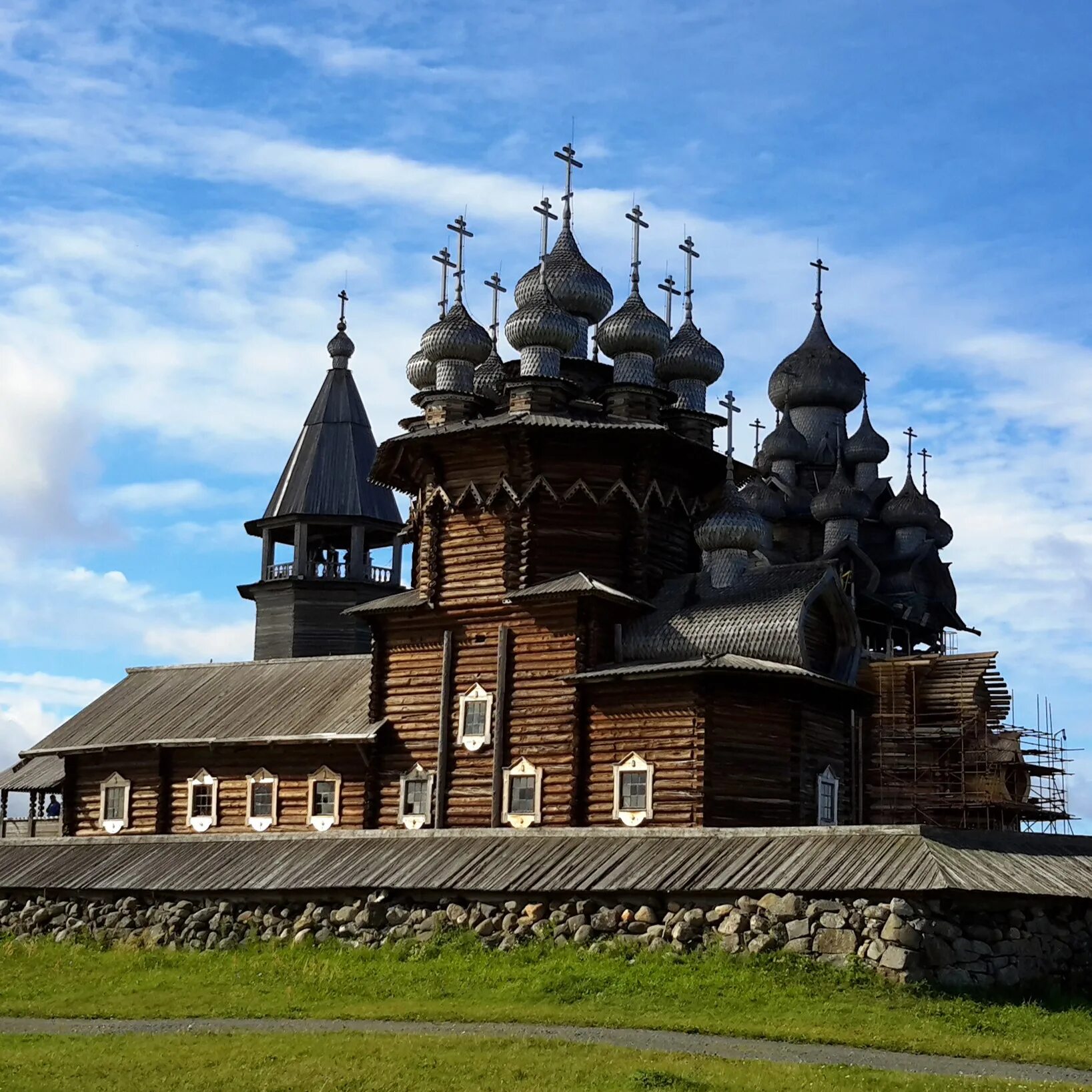 Погост кижи колокольня. Белая гора карелия. Карелия лайнс. Питкяранта водопад белые мосты. Водопад кивач в карелии.