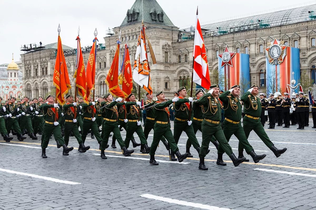 Военный парад. Российская армия парад. Военный парад на красной площади. Солдаты на параде.