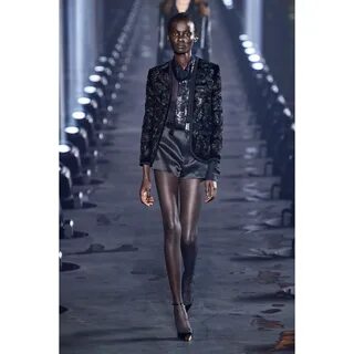 Фото с показа Saint Laurent SPRING 2020 READY-TO-WEAR Стиль Mainstyles.ru