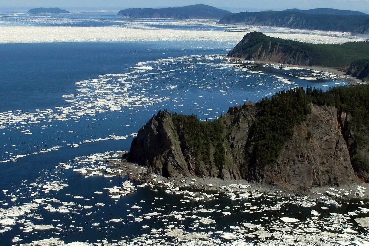 Плотный остров. Шантарские острова Охотское море. Бухта Онгачан Шантарские острова. Шантарские острова Хабаровский край. Шантары Шантарские острова.