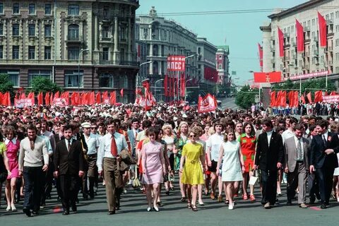 Колонна демонстрантов
