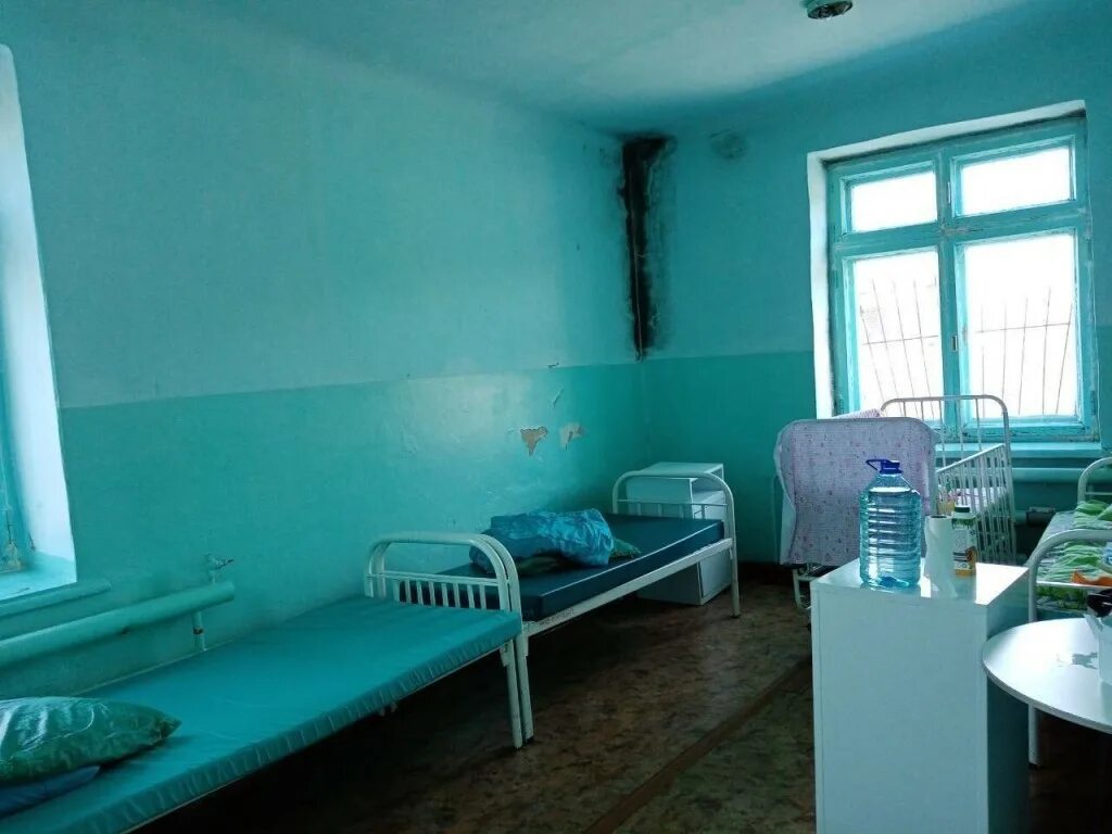 Детская инфекционная больница ярославль. Хирургическое отделение палата. Койка в больнице. Инфекционное отделение палата. Инфекционное отделение палата.