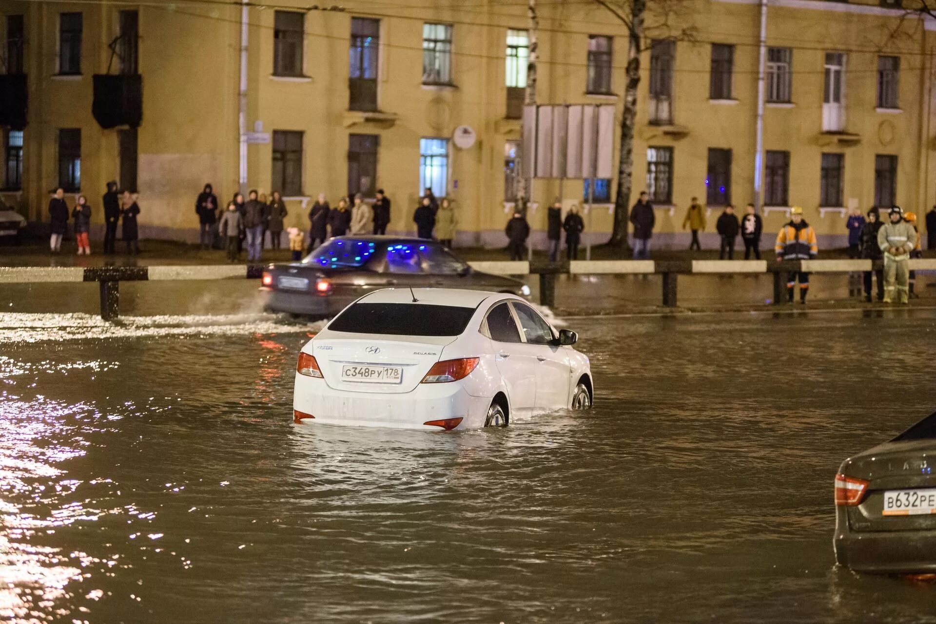 Наводнение в спб. Наводнение в санкт-петербурге 1999. Наводнение в санкт-петербурге 1777. Наводнение фото. Наводнение в санкт-петербурге 2015.