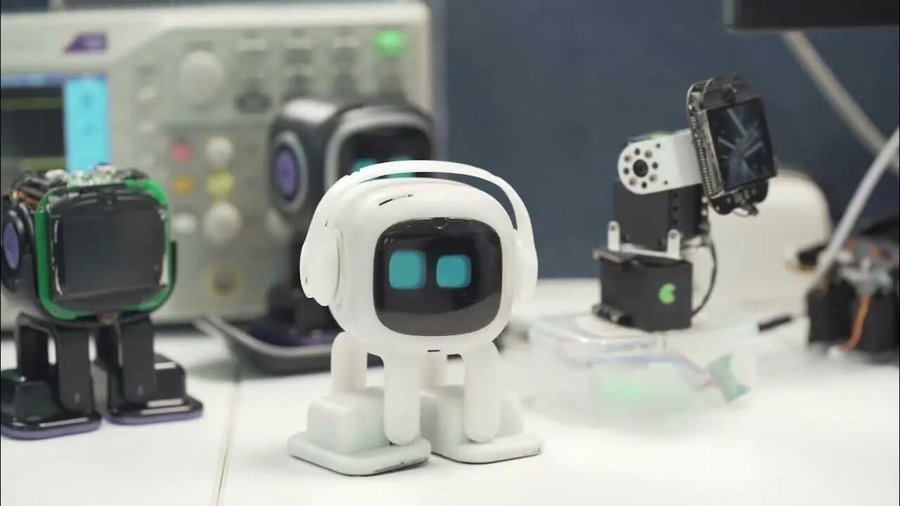 Робот эмо русский язык. Робот emo. Интеллектуальный робот емо. Роботы emo и Cozmo, робот. Emo - робот питомец.