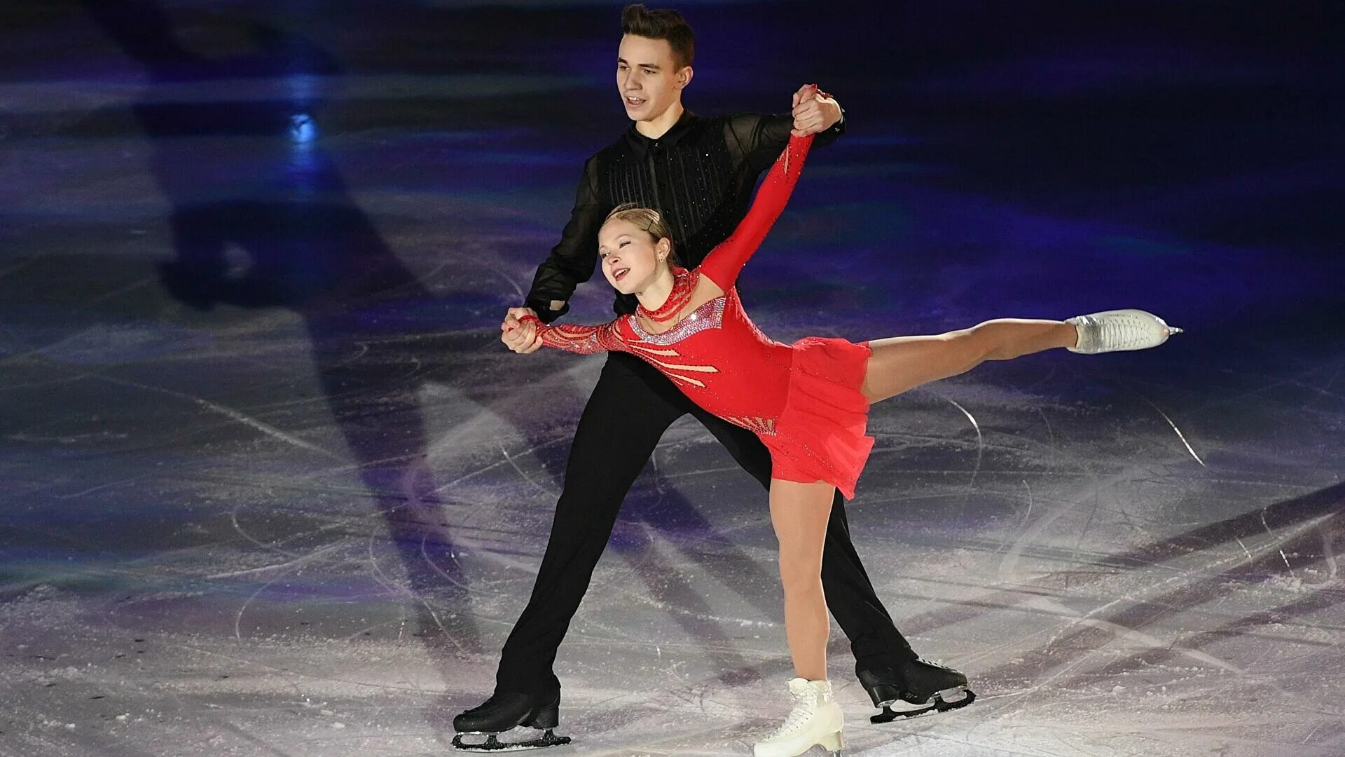 Чимин фигурист. Фигурист отзывы. Автограф михаила коляды. Фигурист на льду. Фигурист отзывы.