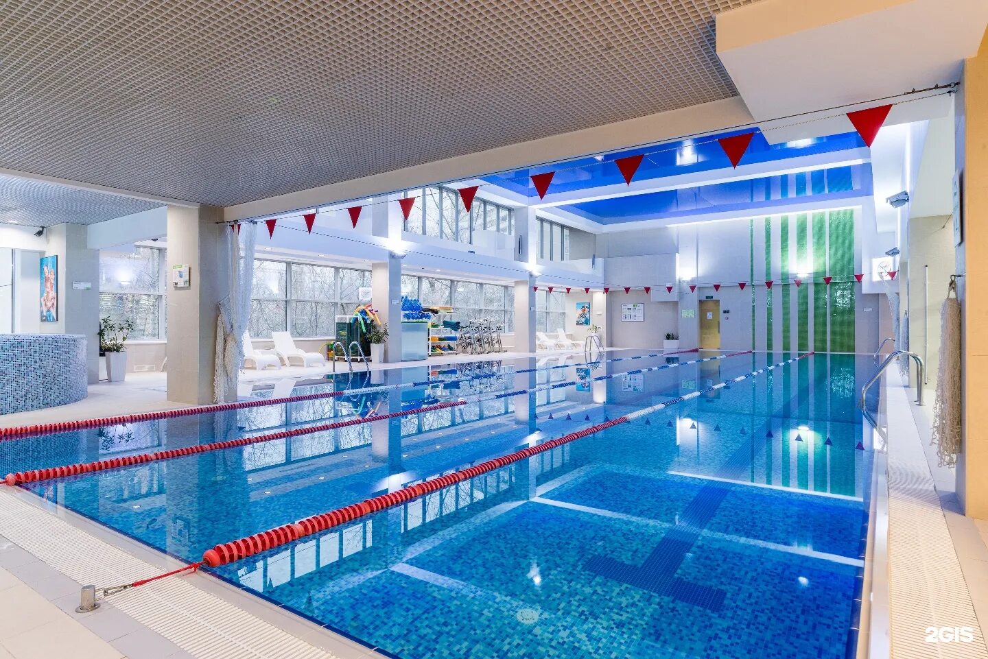 Школьники в фитнес клубе. Фитнес уан киевское шоссе. Фитнес зал копейск. Фитнес клуб победа. Тренажерный зал воронеж бульвар победы.