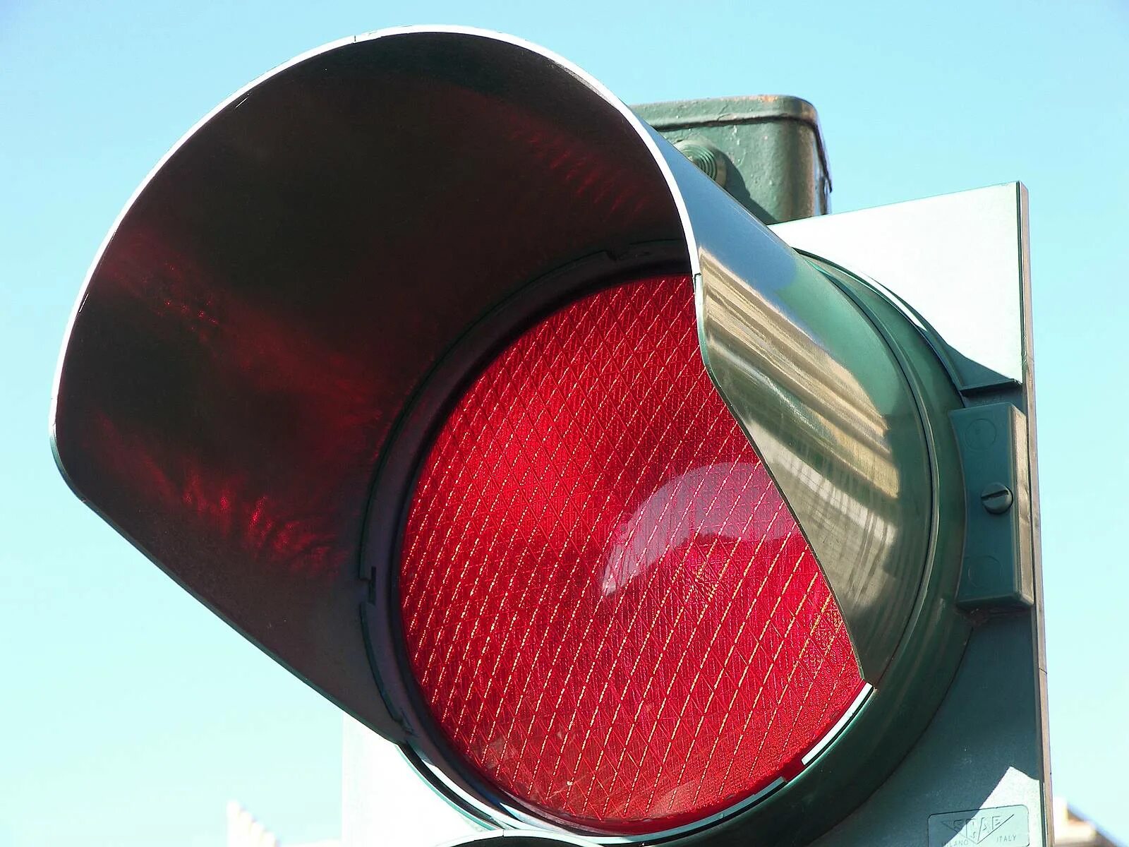 Traffic light red. Красный светофор. Красный йвет световофра. Красный свет светофора. Запрещающий сигнал светофора.