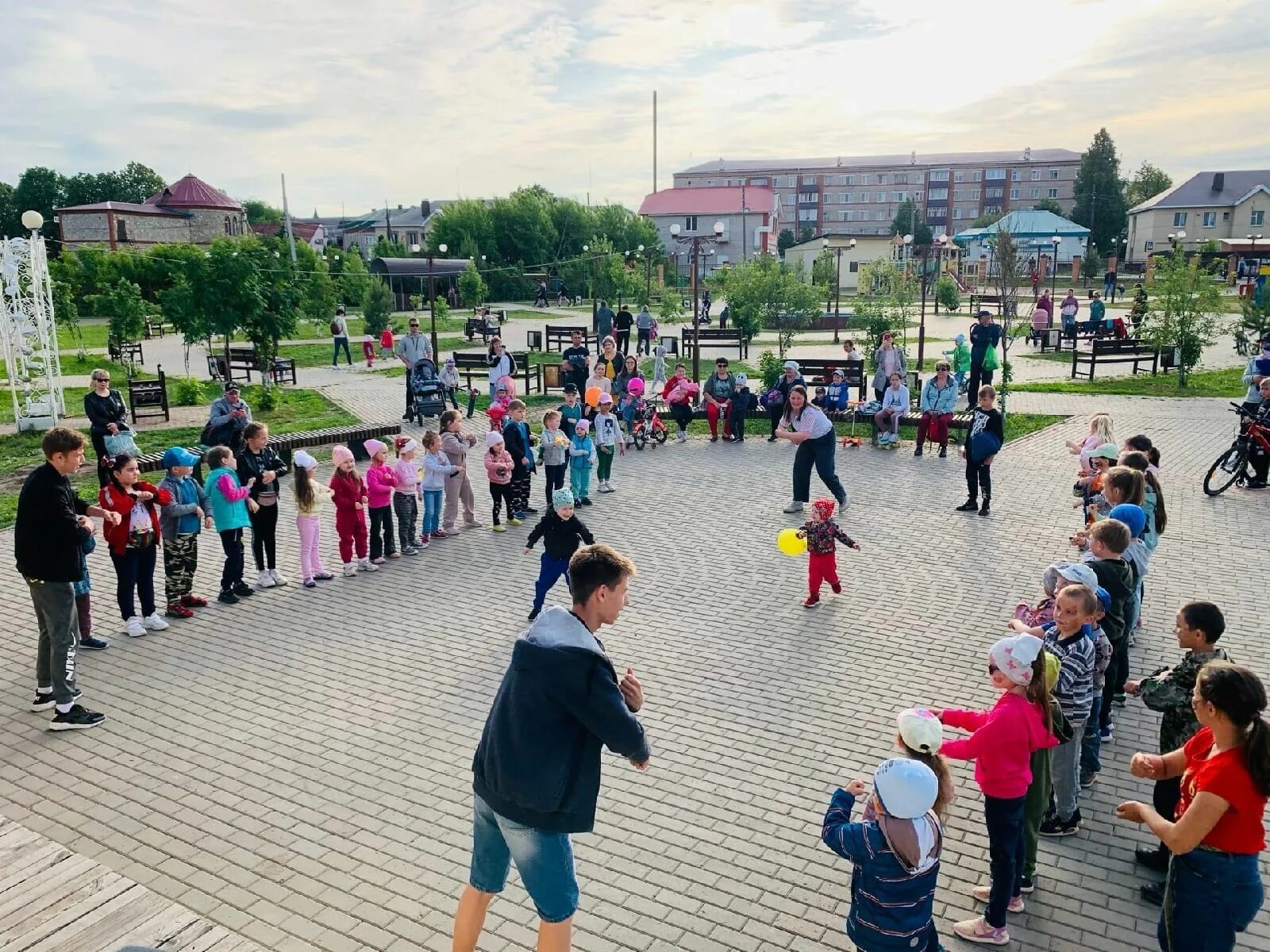 Погода в агрызе на 3 дня. Молодежный центр Агрыз. Семейная эстафета. Жители Агрыза. Парк игры Агрыз.