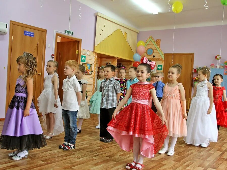 Выпуск в садике. Выпускной в детском саду. Выпускной видетском саду. Образ на выпускной в детском саду. Фотосессия на выпускной в детском саду.