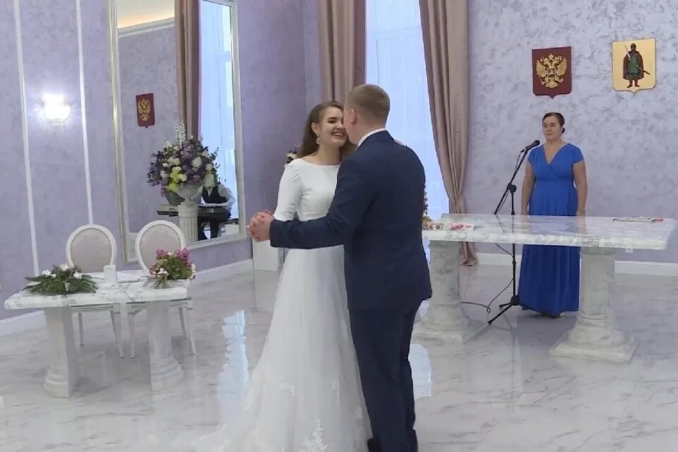 В Рязани открылся Дворец торжеств. На первом бракосочетании в качестве почетного