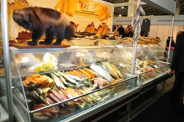 Рынок лукошко ханты мансийск. Рыбокомбинат ханты-мансийский ханты-мансийск. ханты-мансийский рыбокомбинат продукты. рыбный завод ханты-мансийск. магазин рыбный в ханты-мансийске.