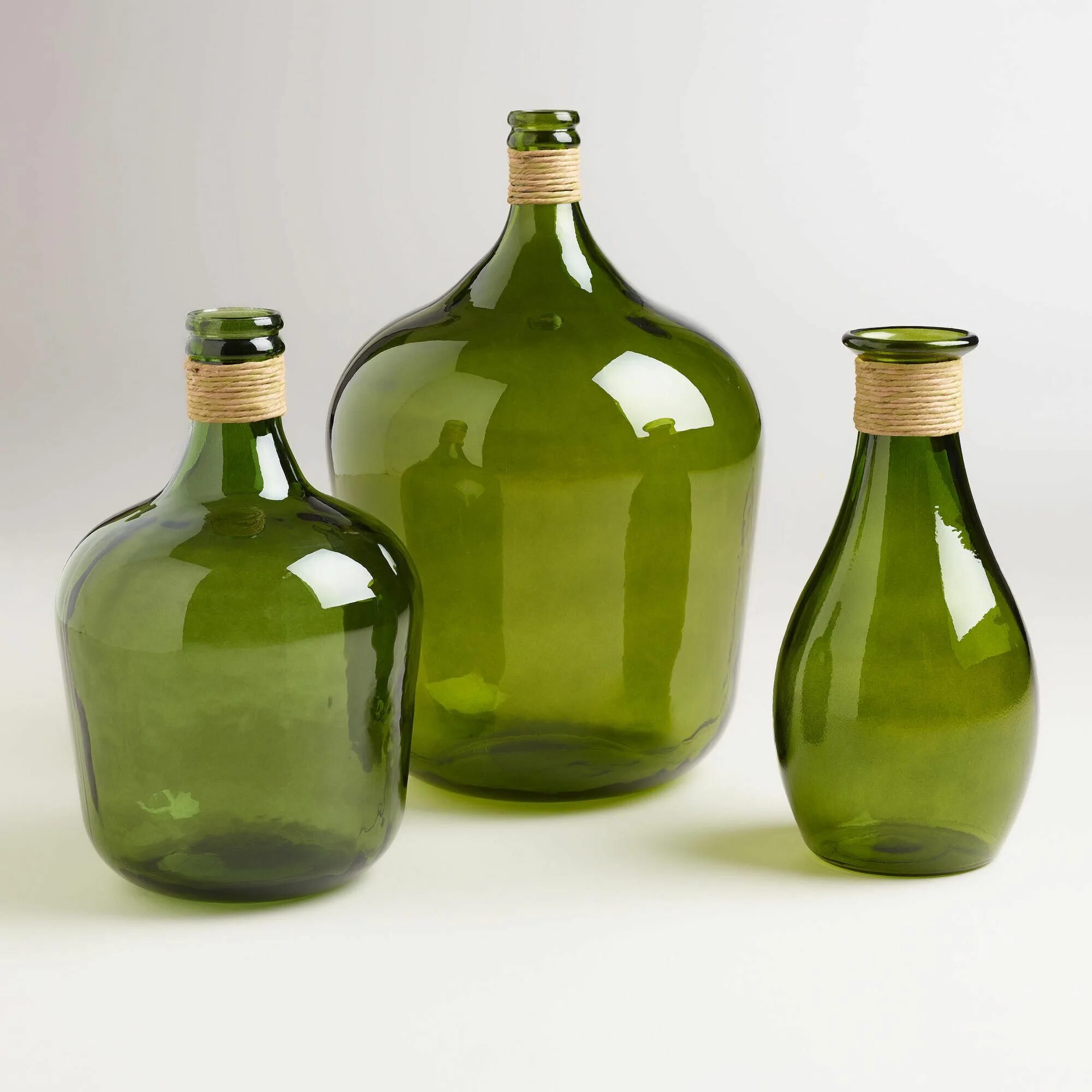 Бутылки зеленого цвета. Стеклянная бутылка. Бутылка вина. Бутылка зеленая стеклянная. В бутылке зеленый.