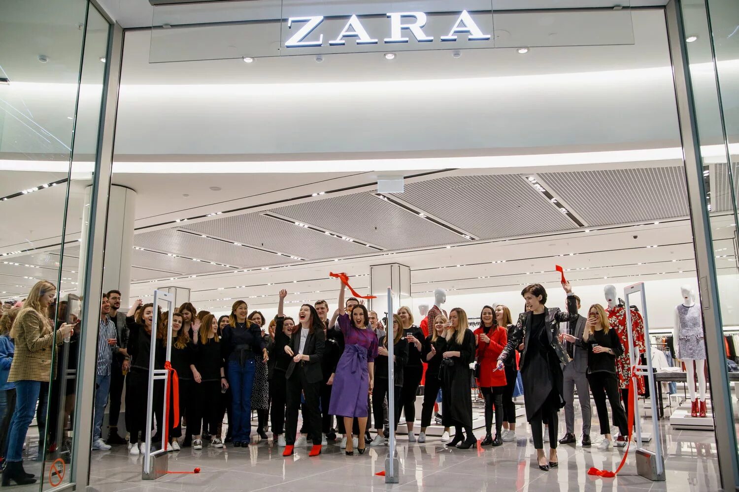 Бершка Колумбус. Магазины Zara в России. Когда открылся магазин