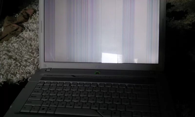 Что делать если экран стал белым. Леново ноутбук экран черный. Белый экран на ноутбуке леново. Ноутбук асус белый экран. Ноутбук асус а 571g черный экран.