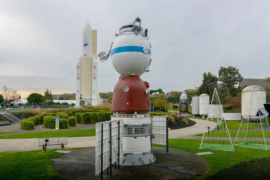 Космический городок. Космический центр г.Тулуза. Тулуза парк космос. Космический музей в Тулузе. Cité de l'Espace, Франция.
