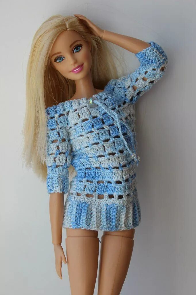 Вязаная одежда для барби. Одежда связанная для кукол барби. Одежда для барби крючком. Одежда связанная для кукол барби. Платье для барби.