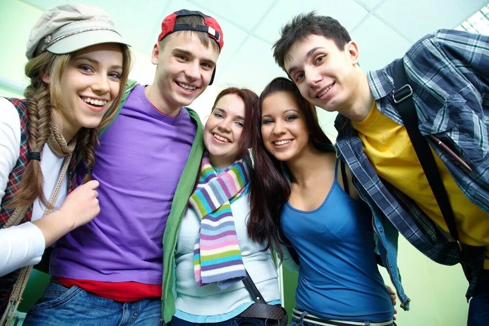 Юношество и молодежь. Групповые фото на руинах. Standing shadows группа. Юношеский возраст. Группа восток 17.