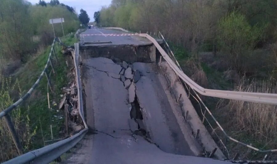 Курская область мост диверсия. Обрушение моста в курской области. Обрушение жд моста. Диверсия моста. Курская область мост диверсия.
