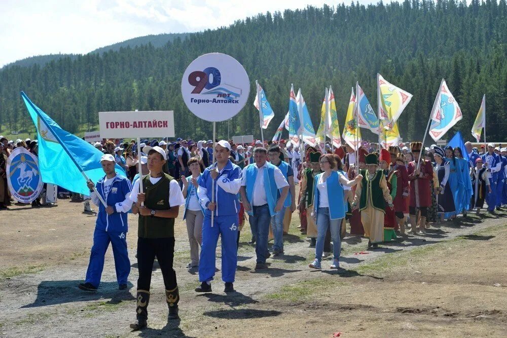 Главное горно алтайске. Алтайский праздник Эл-ойын. Эл ойын Республика Алтай. Эл-Ойтын праздник алтайцев. Эл ойын Горно Алтайск.