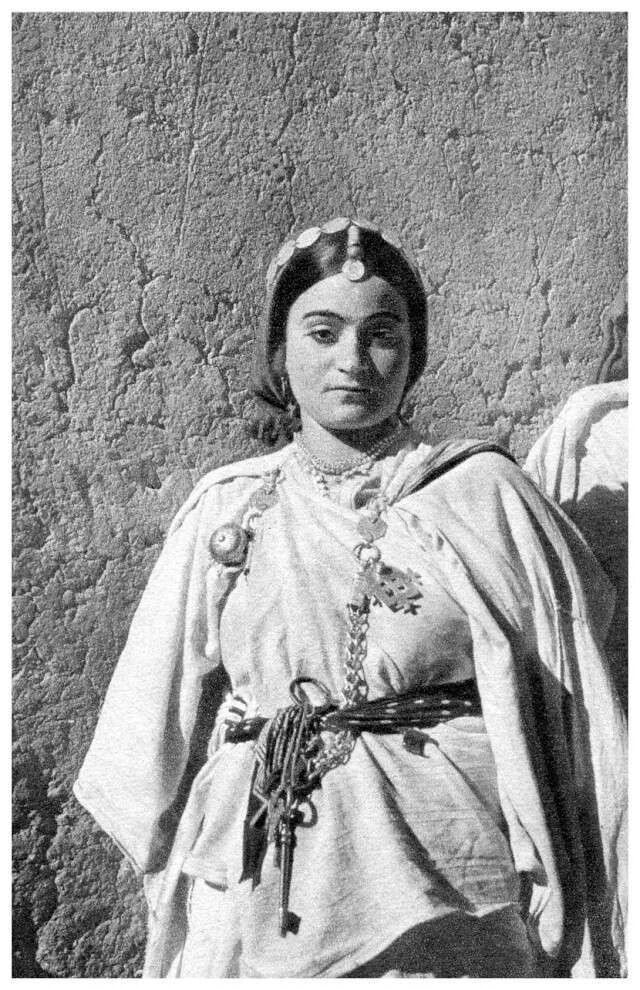Еврейские женщины внешность. Еврейские женщины 1941 год. Типичная еврейка. Еврейские девушки. Хасид с пейсами.
