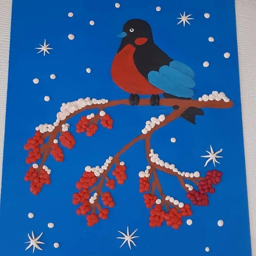 Рисование пластилином зимнее. Зимние поделки из пластилина. Поделка из пластилина зима. Пластилинография зима. Зимний пейзаж пластилином.