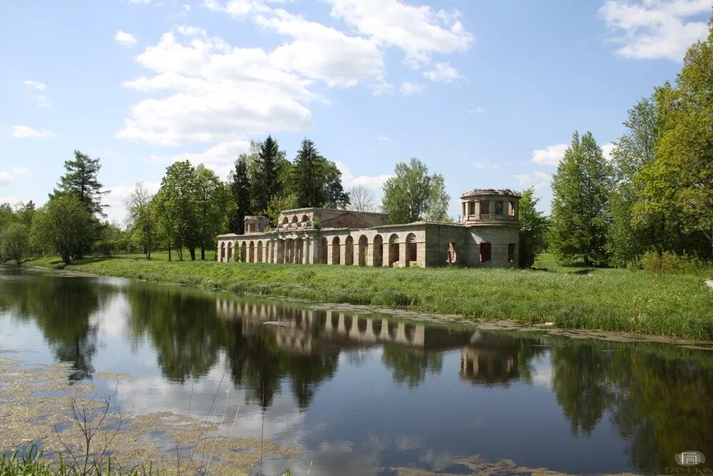 Альбом архитектура города гатчины. Гатчинский дворец и парк. М гатчинский. Гатчинский дворец и парк. Гатчинский дворец карпин пруд.
