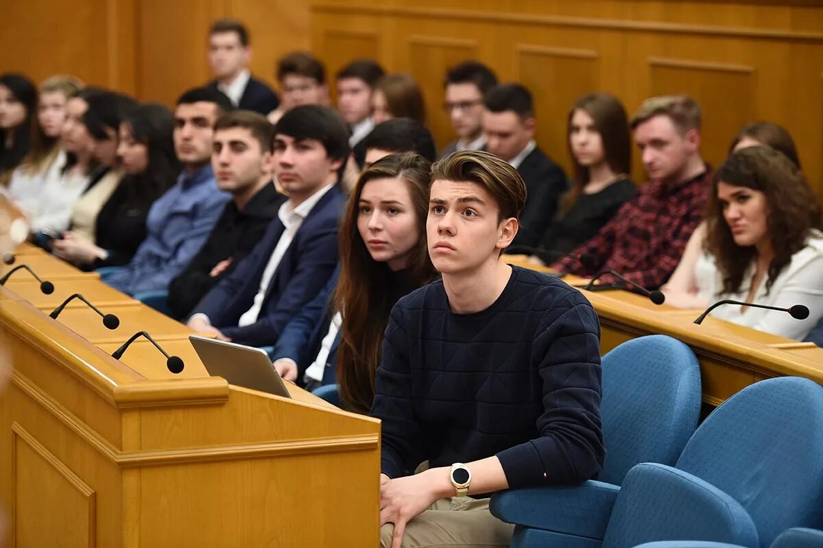 Студенчество мгу. Юрфак мгу лекционная аудитория. Студенчество мгу. Воробьёв юрий студент мгу. Московский государственный университет студенты.